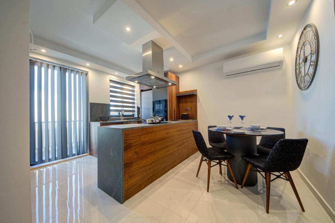 Central Apartments Сейнт Полс Бей Екстериор снимка