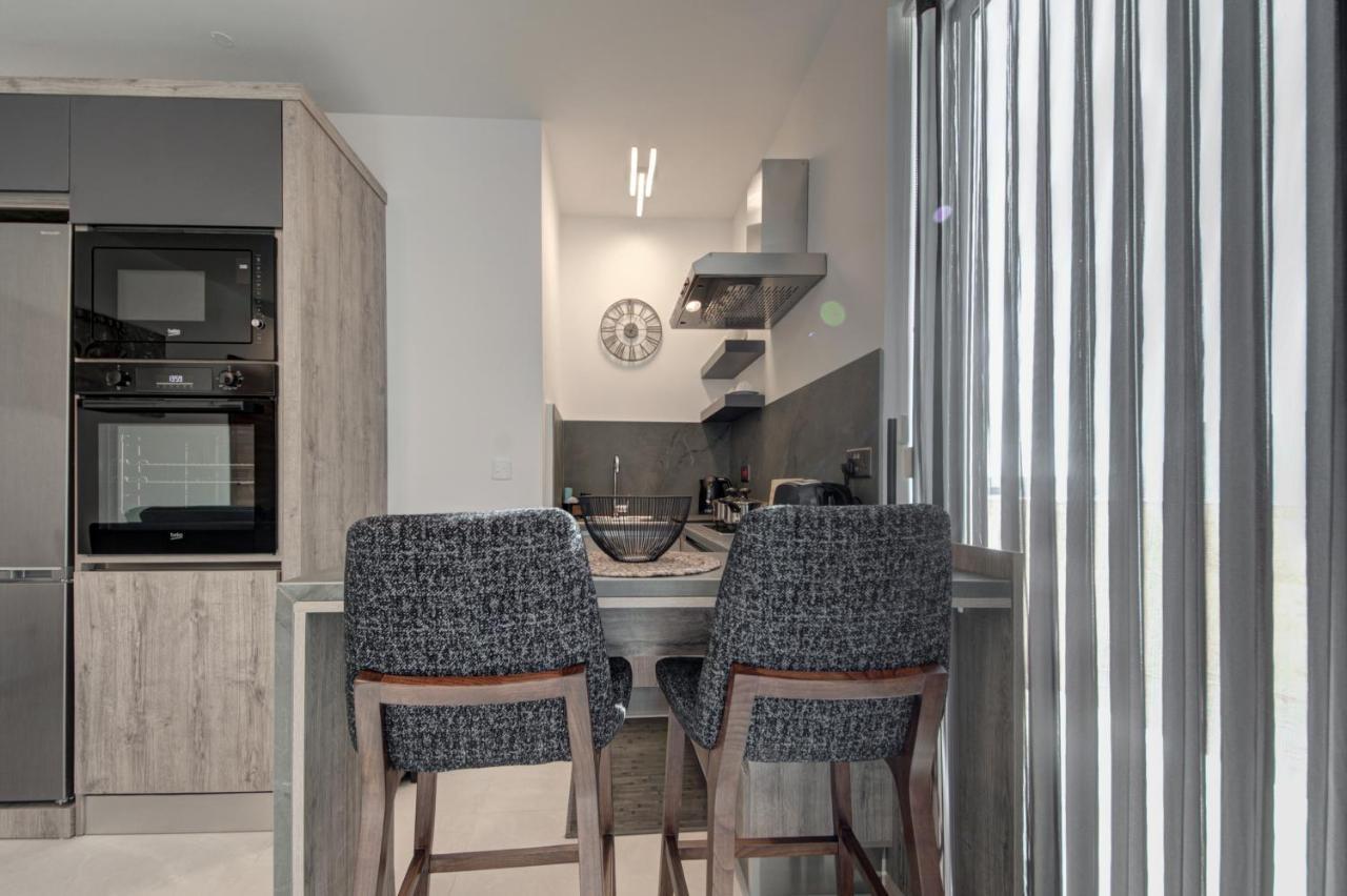 Central Apartments Сейнт Полс Бей Екстериор снимка
