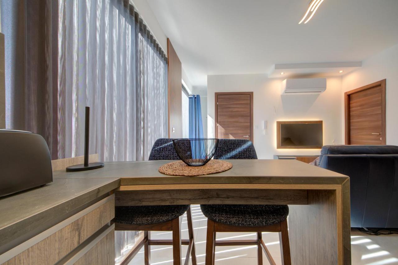 Central Apartments Сейнт Полс Бей Екстериор снимка