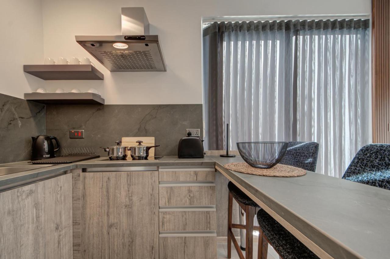 Central Apartments Сейнт Полс Бей Екстериор снимка