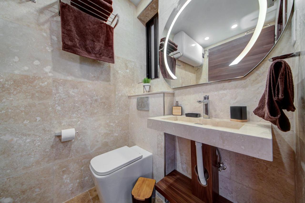 Central Apartments Сейнт Полс Бей Екстериор снимка