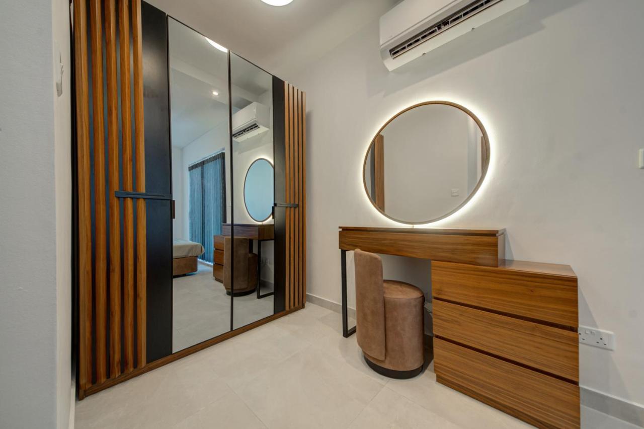Central Apartments Сейнт Полс Бей Екстериор снимка