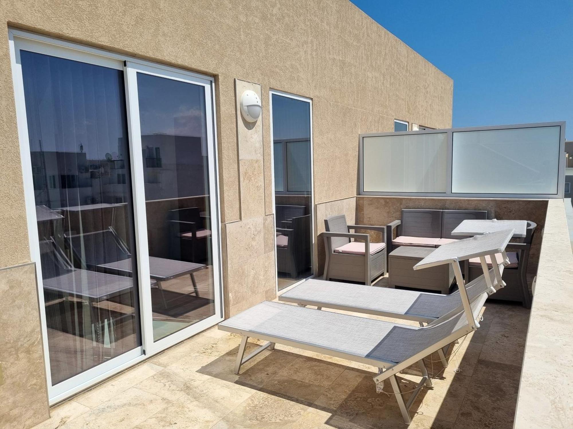 Central Apartments Сейнт Полс Бей Екстериор снимка